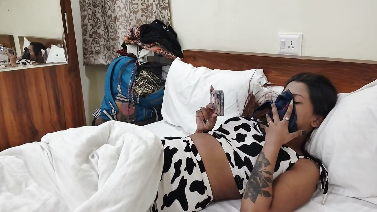 Przyrodnia siostra, pokazałem jej brudne wideo i ją zerżnąłem