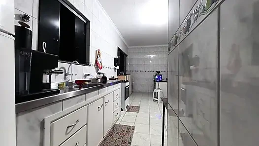 Распорядок кримпая горничной на ее новой работе.