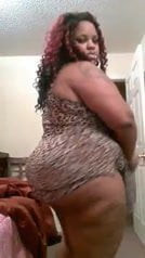 Sexy Jazzi shakes dat phat juicy booty.