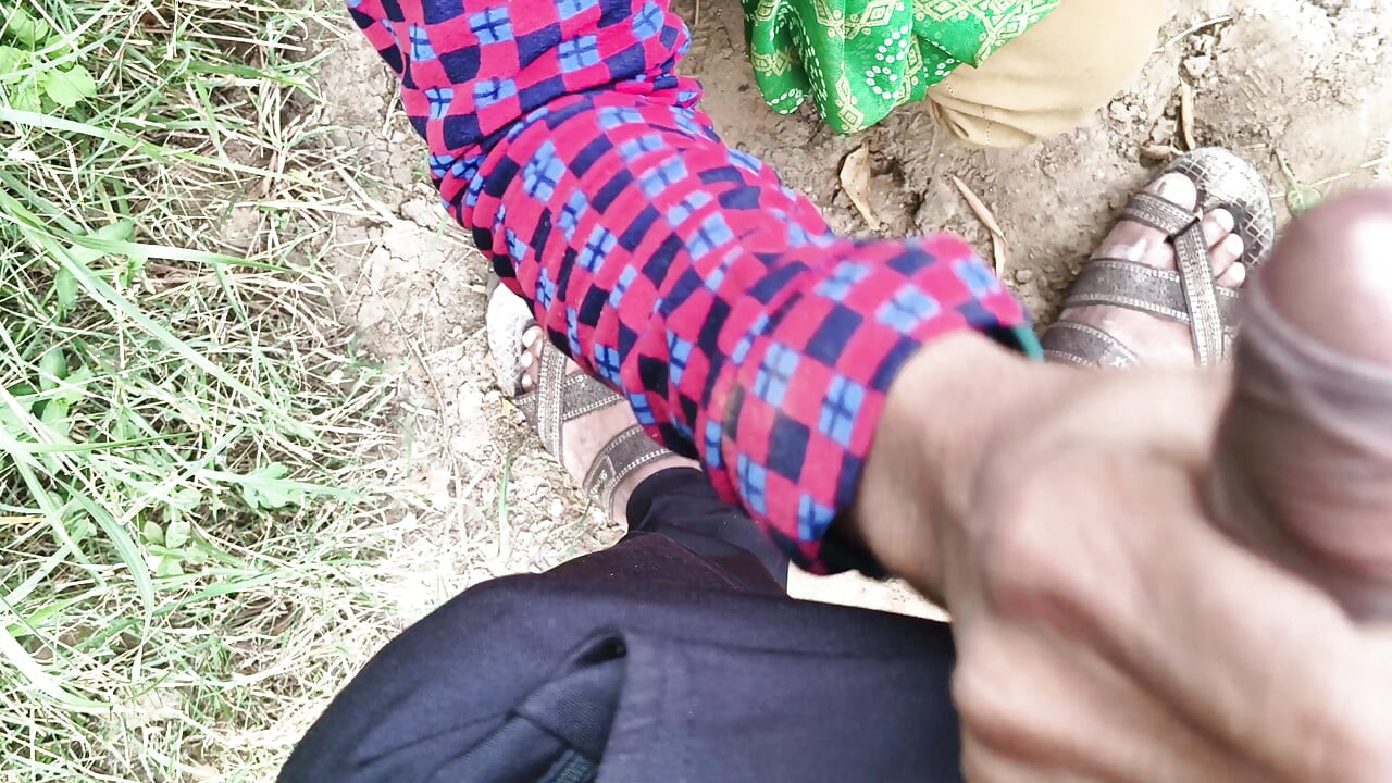 Neeli sadi pahani hui Payal bhabhi Ne munh mein land liya