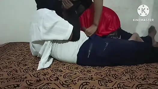 Мина, учительница биологии, занялась сексом со студентом