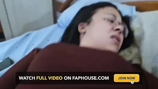 Застенчивая девушка хочет, чтобы её набивал бывший парень