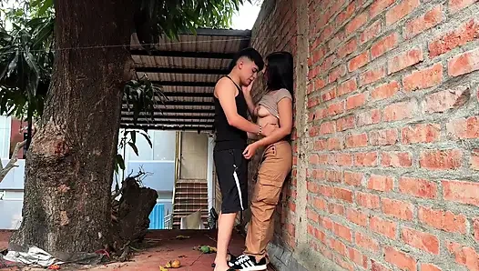 Я поймал соседа из Колумбии, когда он воровал манго с моего дерева, и мы в итоге трахались во дворе! - Space Productions
