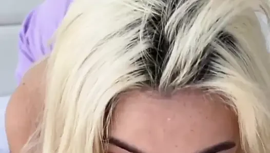 Sarışın hatun Chloe Surreal gerçek kovboy kız gibi büyük bir yarağa biniyor