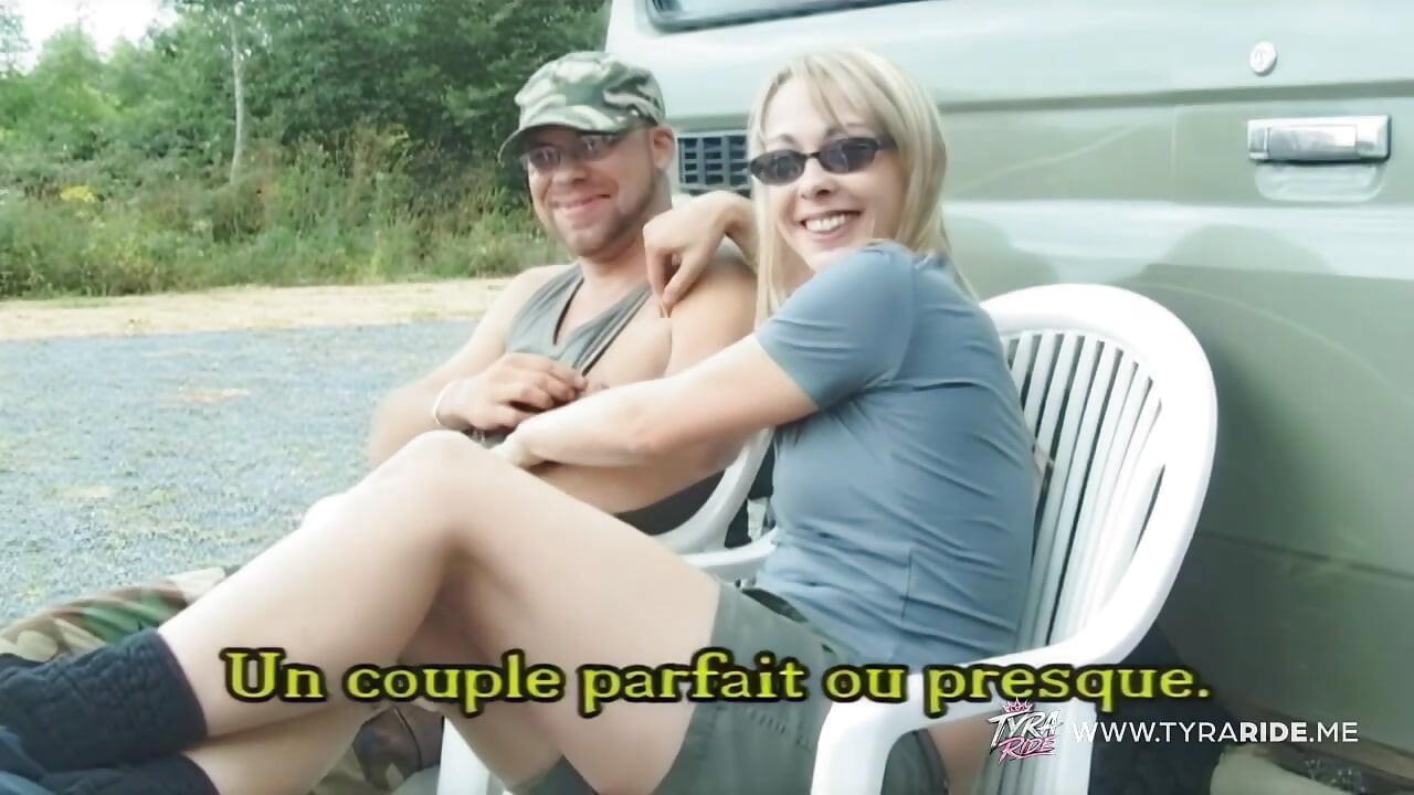 Film pentru adulți film în culise cu blondă și brunetă