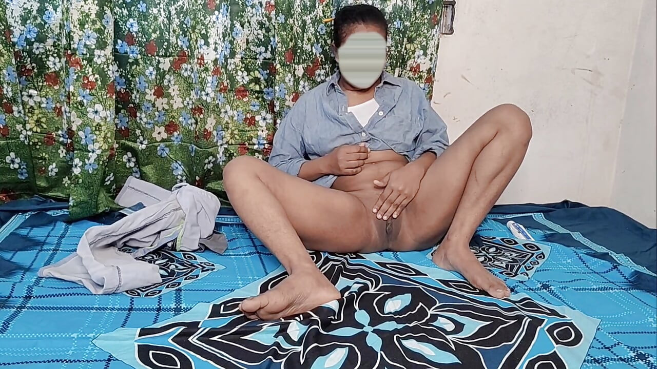 ถึงจุดสุดยอดของสาวเบงกาลีด้วยการสอดนิ้วเข้าไปในหีเธอ