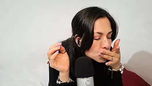 Asmr kiss, kulaklarını ısırıyor ve okşuyor
