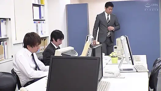 Genç kadın patron arkadan kulağıma tatlı ve azdırıcı fısıltılarla beni baştan çıkarıyor. Bölüm 3