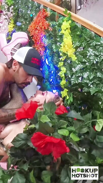 Breezy Bri có một cảnh hoang dã và mãnh liệt với nade khó chịu!