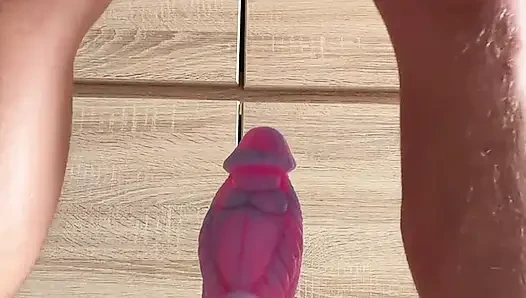 Büyük dildo yolculuğundan sonra sissygasm