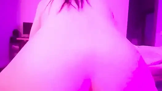 Китайская стриптизершка скачет в обратном стиле наездницы Yummy Jimmy, пока он не кончит в ее растрачанную киску