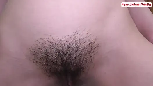 Kurvige schönheit mit anmutiger taille und Vertrauen bezaubert, als Passion Surges into Bliss Bonusszene