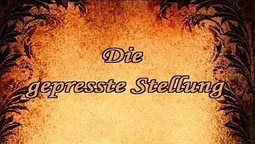 Cewek hot rambut pirang lagi asik cium toket dan menggoda kontol