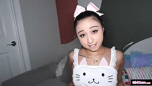 Asyalı sikiş bebeği epileptik orgazmlardan aklını kaybediyor