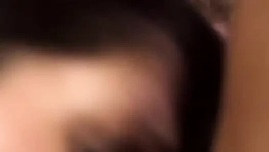 Suami berbagi istrinya yang cantik