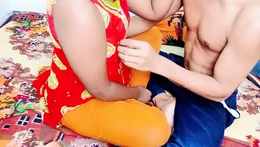 Wanita toket besar terangsang disetubuhi laki-laki