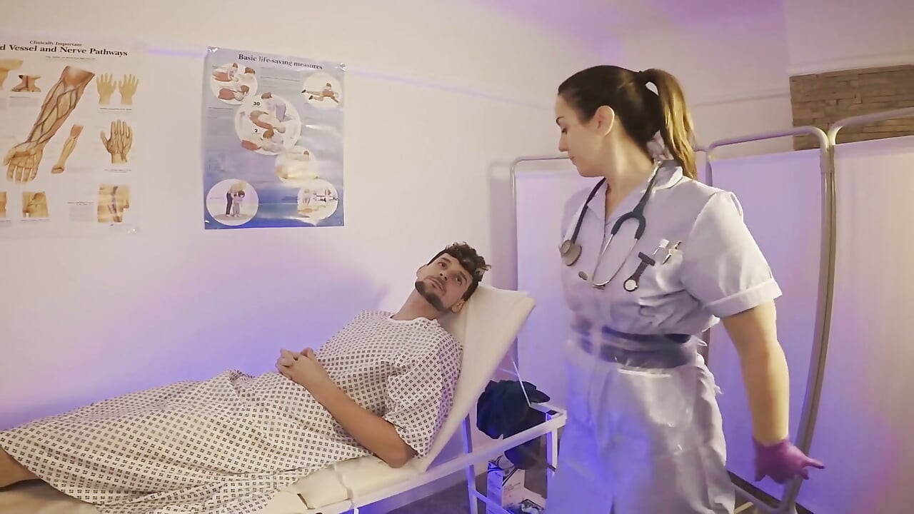Prawdziwa brytyjska pielęgniarka Kayleigh Davis uwielbia to!