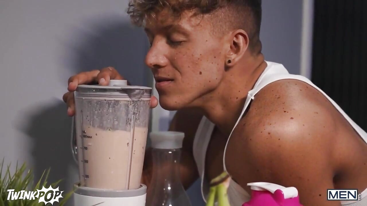 Twink Pop - Felix Fox Sees Hot Twink Troye Dean Working out At the Gym and  Offers Him a Free Special Brotein