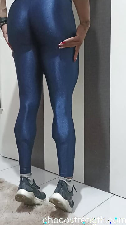 मैं आसानी से उन मांसल जांघों के साथ हड्डियों को कुचल सकता हूं