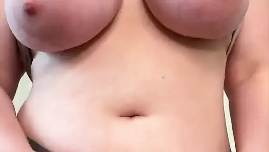 Jadi, untuk throwback hari ini kami merayakannya waktu itu ketika mainan seks culun memberiku dildo lightsaber