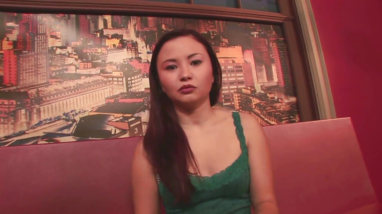 Memek becek memek becek gadis remaja dientot habis-habisan sama kontol besar