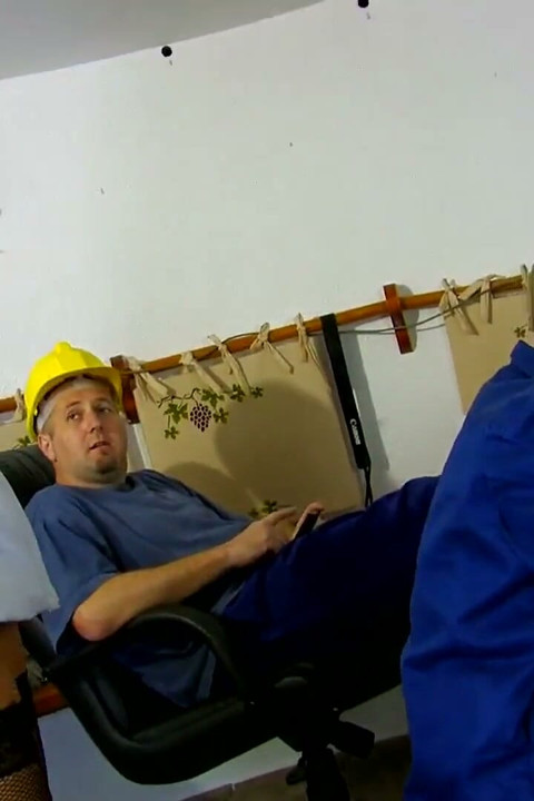 O mamă sexy latino care ejaculează fute muncitorii în construcții