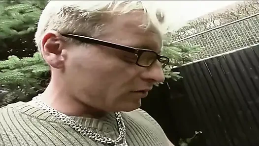 Стерва перед моим домом