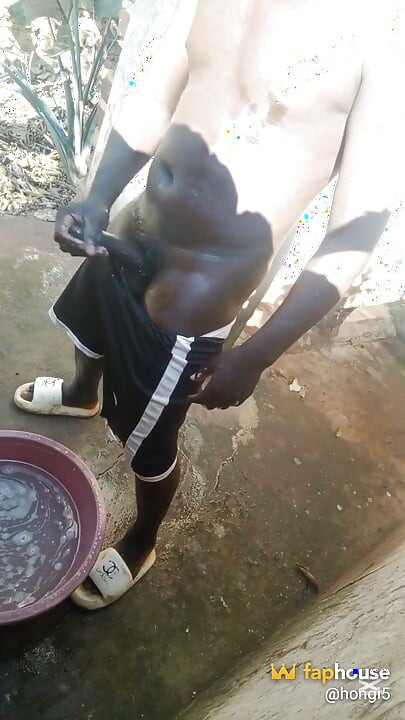 Me Assista Acariciar Meu Pau Duro Na Lama, É Melhor Implorar Por Cada Gota