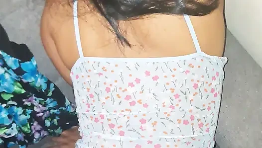 Ayah tiri saya melihat saya dengan DRESS yang sangat pendek dan seksi dan dia tidak ragu untuk menjadikan saya miliknya !! Dia memasukkan jarinya ke dalam anusku:(