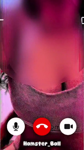 Moja žena me je zvala dok sam varala sa milfarom sobaricom u kuhinji | Klip 1