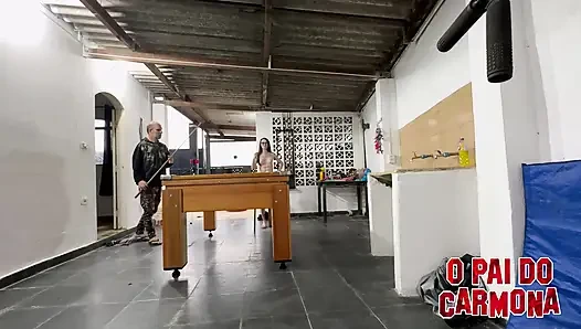 Bad Melli'i çıplak bırakan bilardo oynuyor