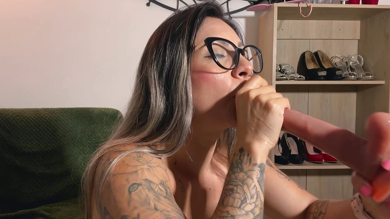 Deepthroat blowjob with a Colombian milf LunaBigBooty