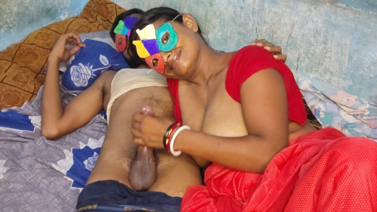 Indian desi bhabhi ko bahane se bulaa kar