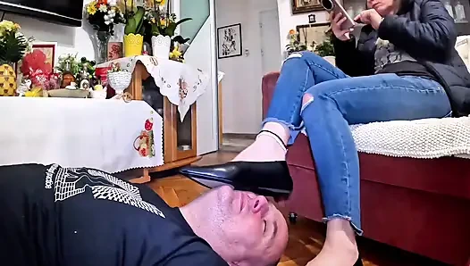 . Keine Fragen. Schuhanbetungin Deiner Knees.no Fragen.