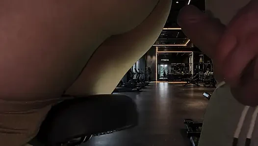 Rough sex with a stranger in the Gym and he came 2 Times.