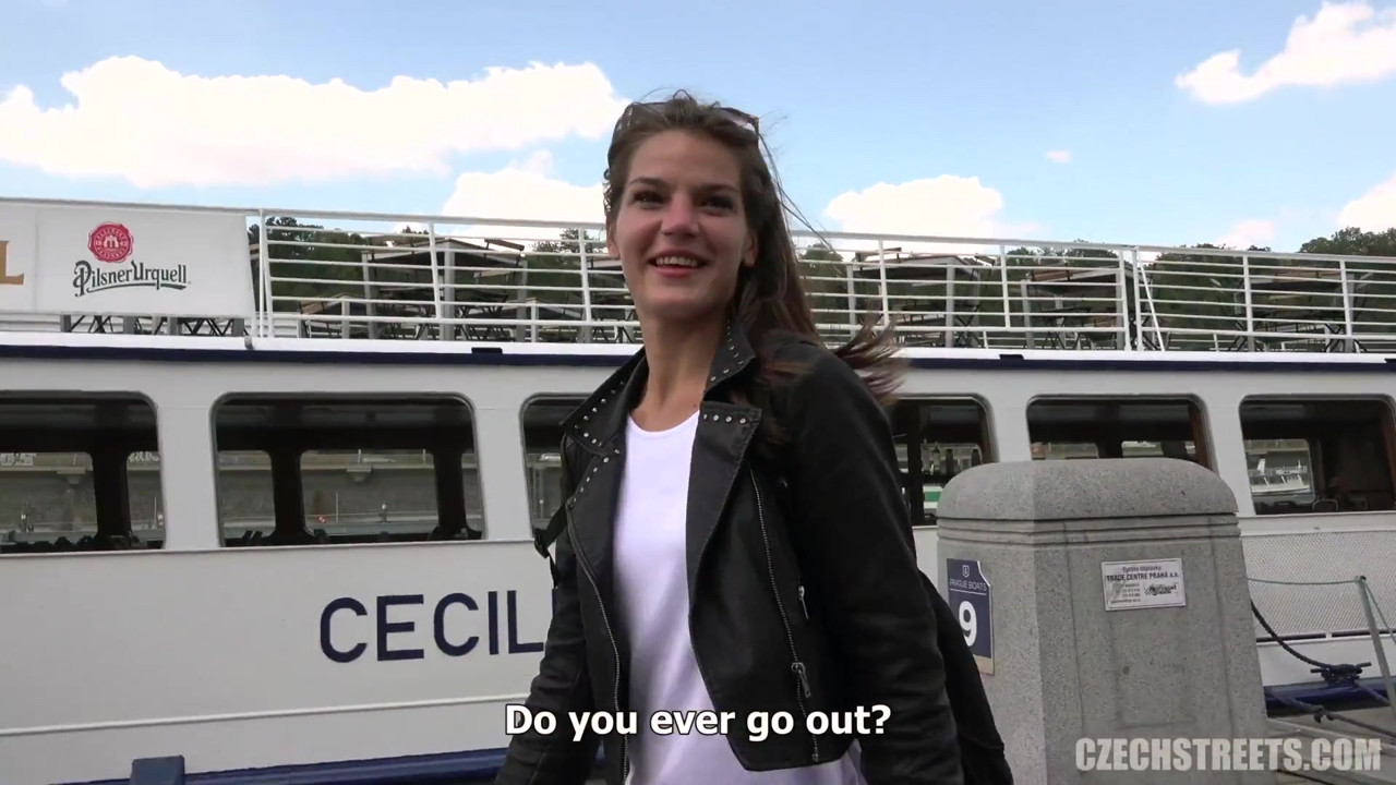 チェコの街 - 史上最もシャイな女の子