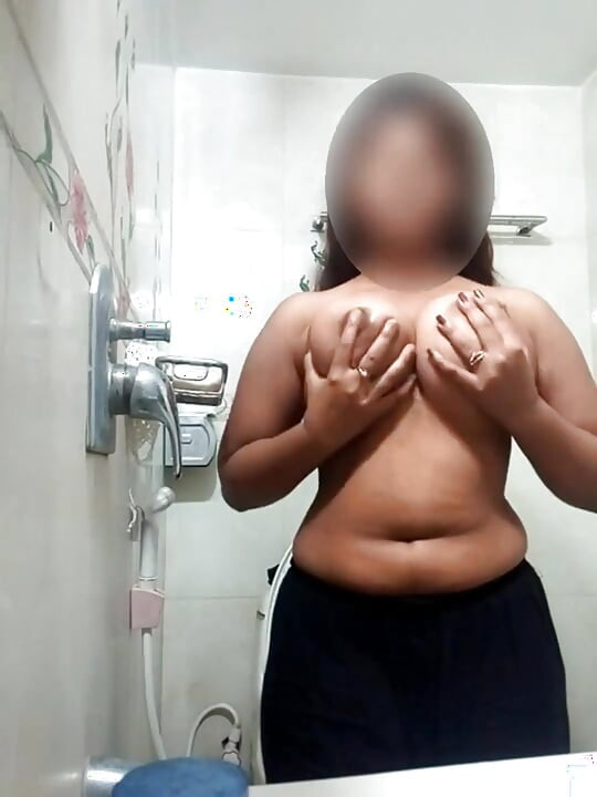 Desi Big Boobs Girl Tushi Undressing 02