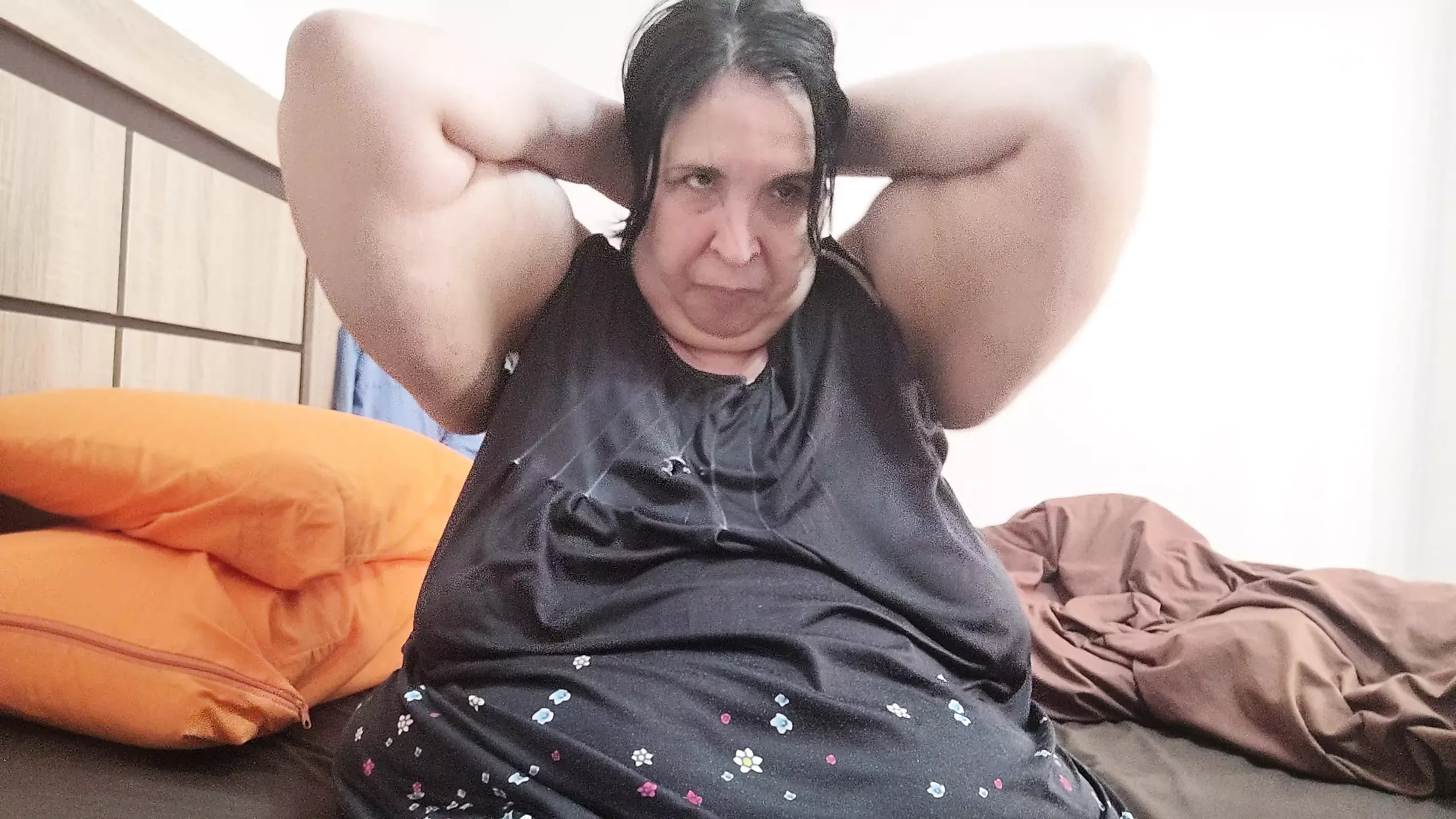 PalmiraGordi shows her hot pussy with which she is going to enjoy