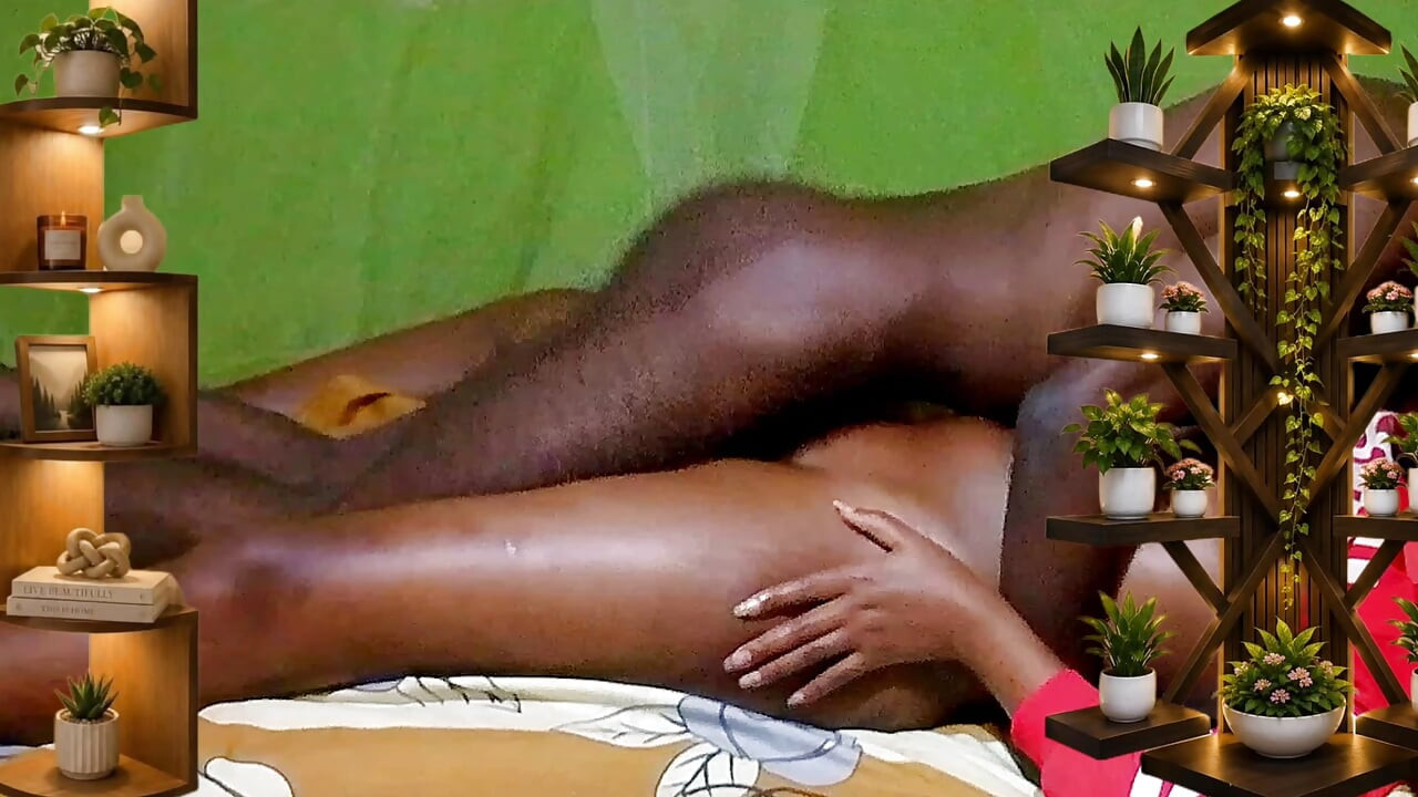 Mr. Dicks3x'in büyük siki, sıcak genç ev hizmetçisinin ıslak dar amını sikiyor ve sonunda CUM boşaltıyor