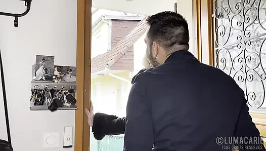 Lucas Lumacarie, Aurbeaureal ile Marie Lumacarie'yi aldatıyor