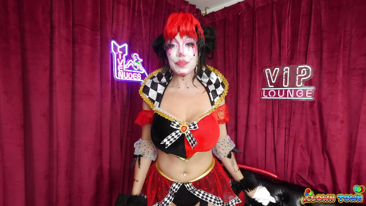 Clown Town ep.8: pequeña cogida tiene algunos trucos en su coño