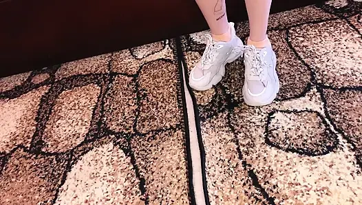 Ayaklarımı beğendin mi? O zaman onlara bak