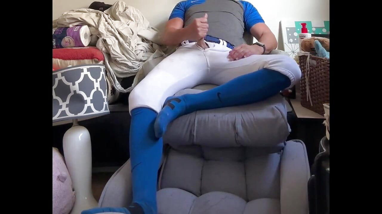 Alpha igrač bejzbola JockDad87 Puca svom sportašu kako svršava u svoju plavu opremu