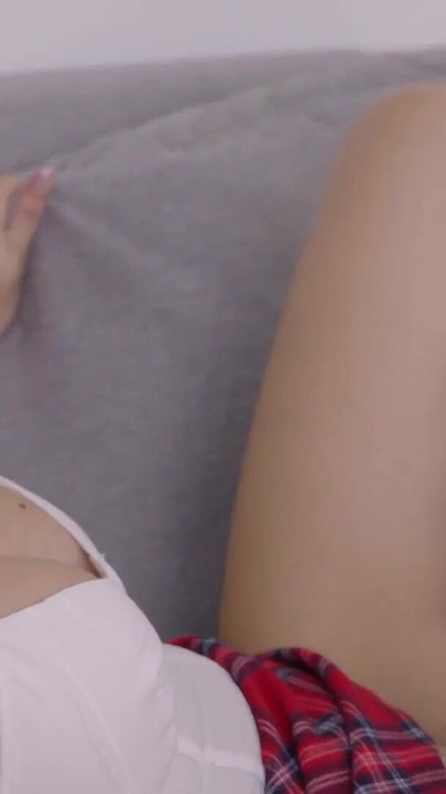 Bunicuța Noretta de 71 de ani și gagica sexy Irina Cage se distrează foarte mult cu pizdele reciproc! | Clipul 1