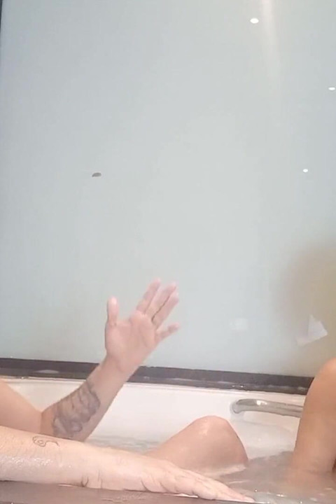 Bathtub with inês Ventura