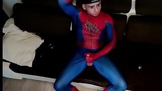 Homem-aranha se masturbando