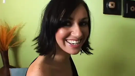 Cewek hot rambut cokelat lagi asik nyepong kontol raksasa pria kulit hitam - pov