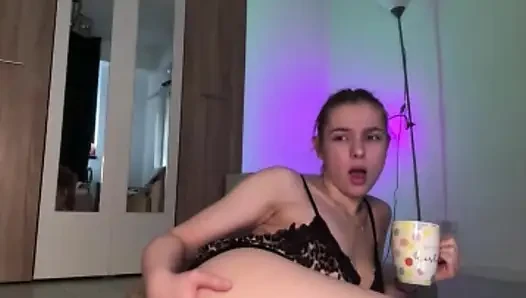 Трахаю пальцами анал с возбужденной Jucielussie