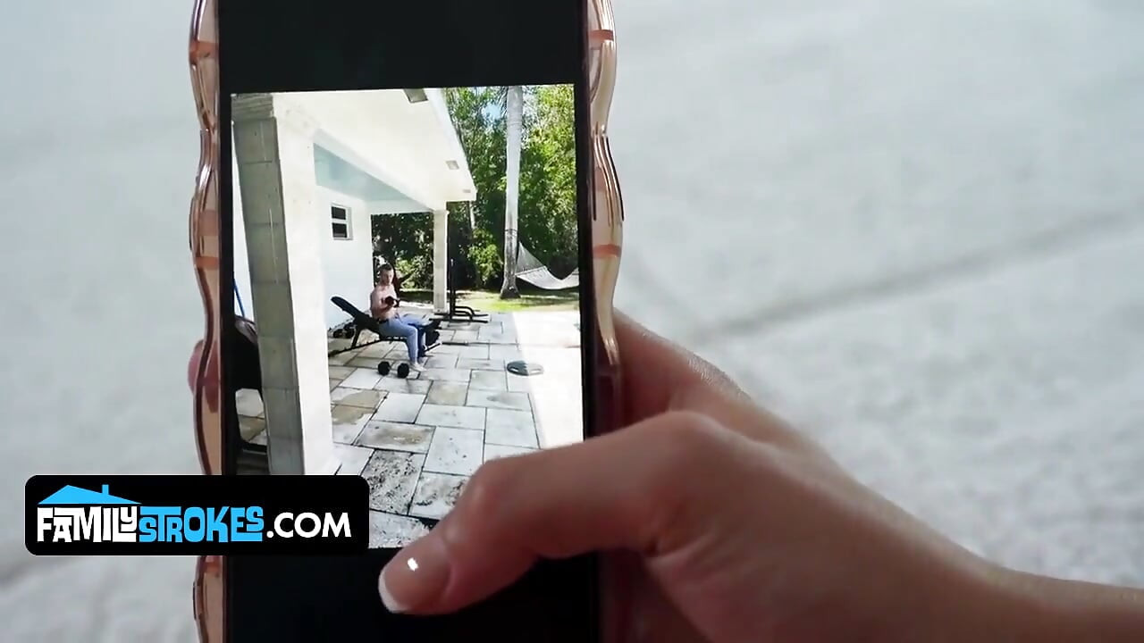Stepdaughter Ariana Takes Stepdad's Viagra Boner While Stepmom's Away