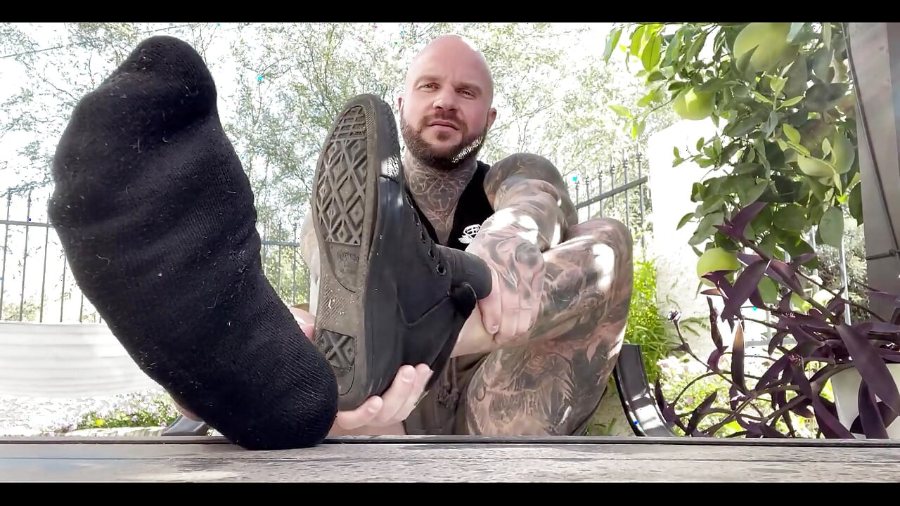 เพิ่งกลับมาจากยิมและฉันนั่งที่สนามหลังบ้าน